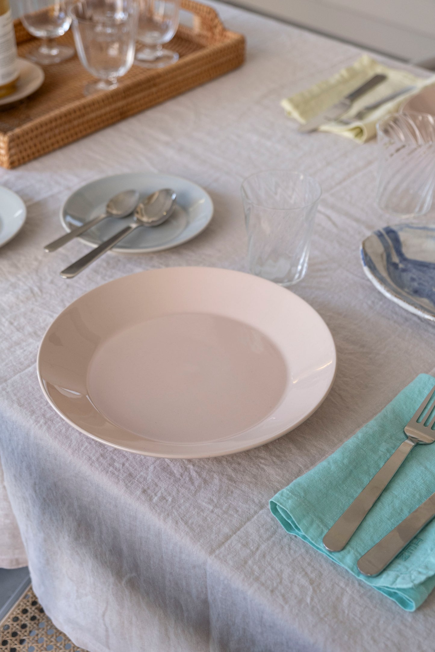 Memphis talíř - rose