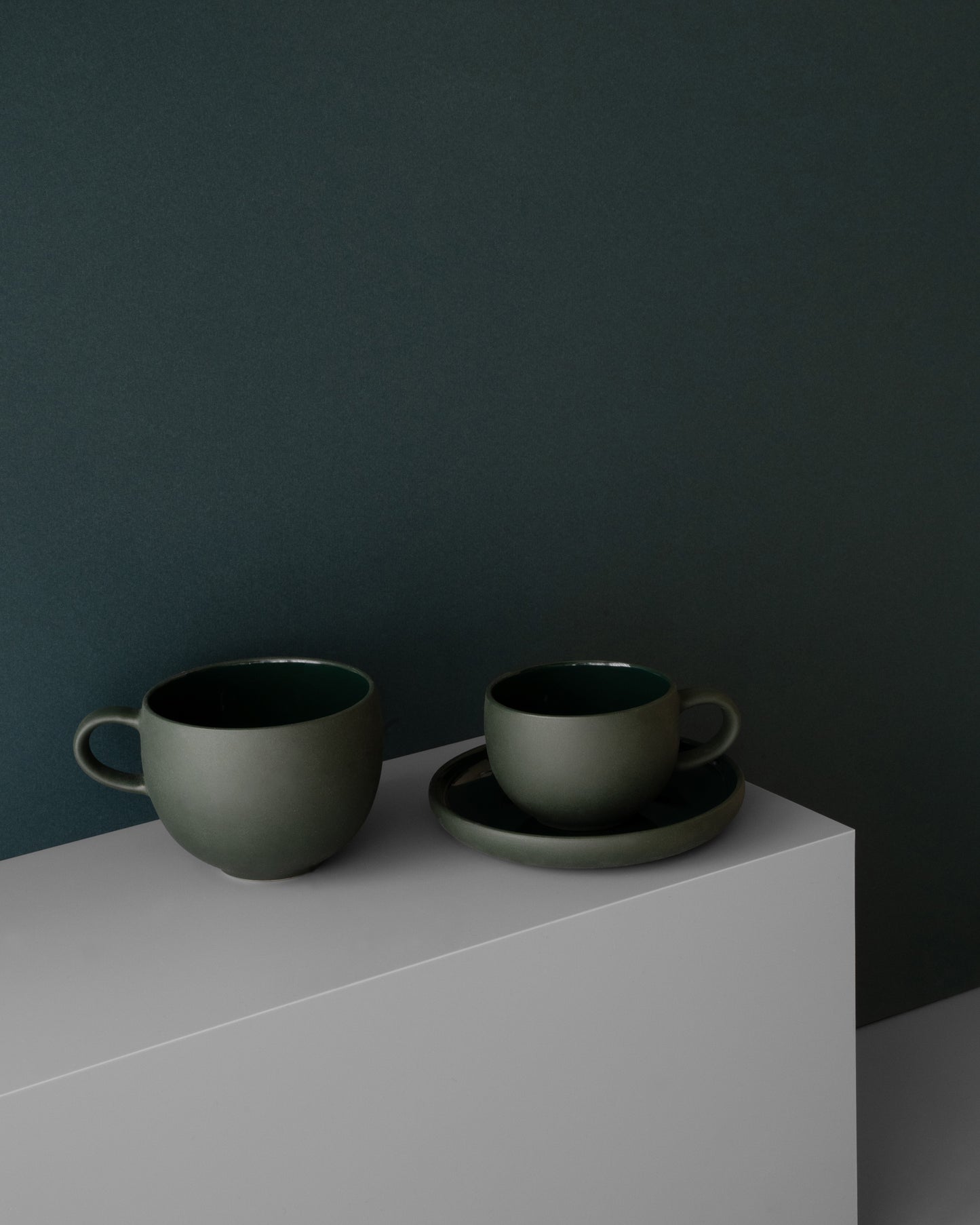 Hrnek Round M - deep green